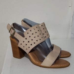 Born Nude & Tan Leather Sandals Sz 7